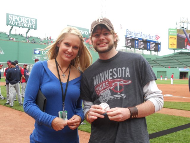 Boston's blonde bombshell of baseball Heidi Watney has officially parted